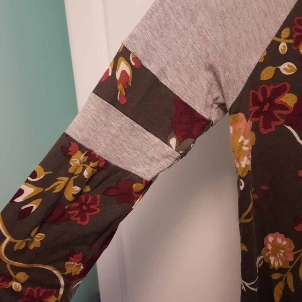 Stretchy olive green shirt - Picture 6 of 7